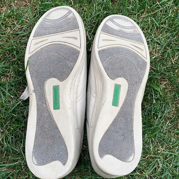 Woman’s tie shoes - Picture 10 of 10